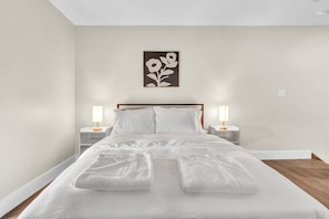 2 bedrooms, in-room safe, desk, iron/ironing board - Loft+2Bd+65"TV+8 Min from DT CLE (Cleveland)