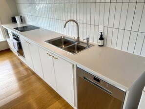 Private kitchen - Cosy family house in Massey with Good View (Auckland)