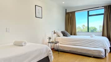 6 habitaciones, tabla de planchar con plancha, wifi y ropa de cama