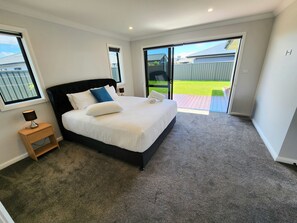 4 slaapkamers, een strijkplank/strijkijzer, wifi, beddengoed
