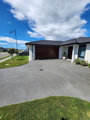 Exterior - The Cozy Oasis (Napier)