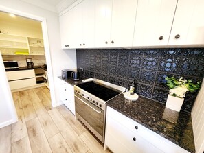 Fridge, microwave, oven, stovetop - The Cozy Oasis (Napier)