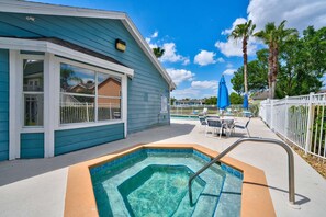 Pool - Familiar Retreat with Resort Access Near Disney (Kissimmee)