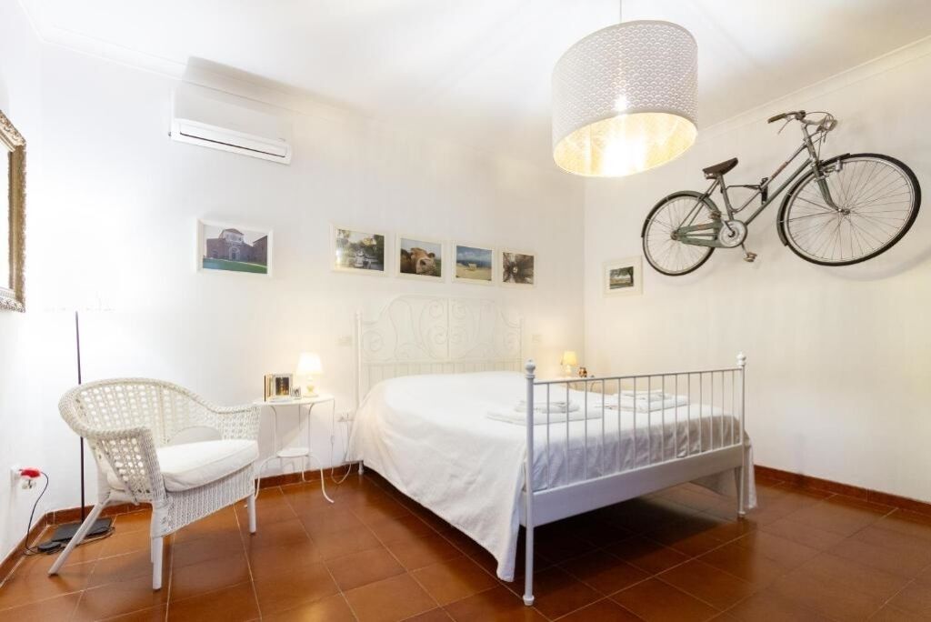 4 slaapkamers, een strijkplank/strijkijzer, wifi, beddengoed