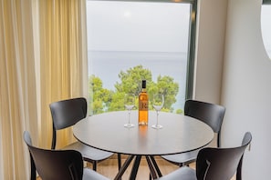 Superior appartement | Dineren in de kamer