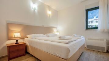 Apartamento Confort | 1 dormitorio, ropa de cama de alta calidad, caja fuerte y escritorio
