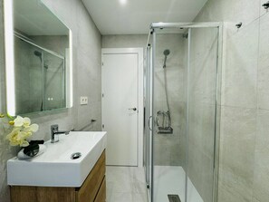 Apartment, 3 Bedrooms, Accessible | Bathroom - Bright Apartment Near Granada Center (Maracena)