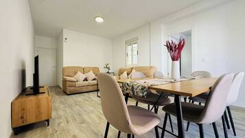 Apartment, 3 Bedrooms, Accessible | Ruang makan