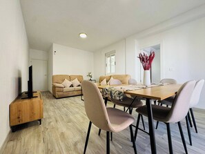 Apartment, 3 Bedrooms, Accessible | Dining room