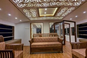 Interior - Grand villa Luxury Houseboat : King Suite with Balcony
(Kottayam)