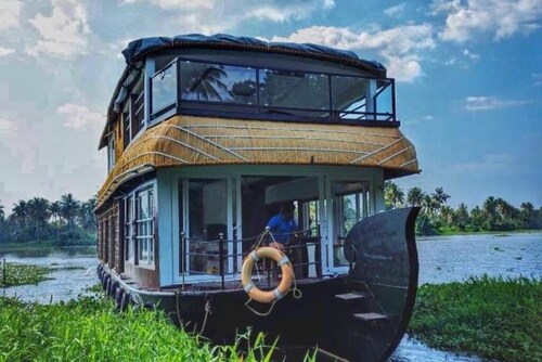 Grand villa Luxury Houseboat : King Suite with Balcony
