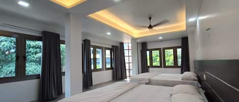 6 habitaciones, tabla de planchar con plancha, wifi y ropa de cama