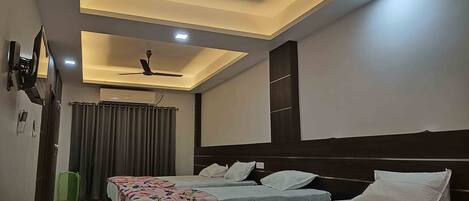 6 室のベッドルーム、アイロン / アイロン台、WiFi、ベッドシーツ