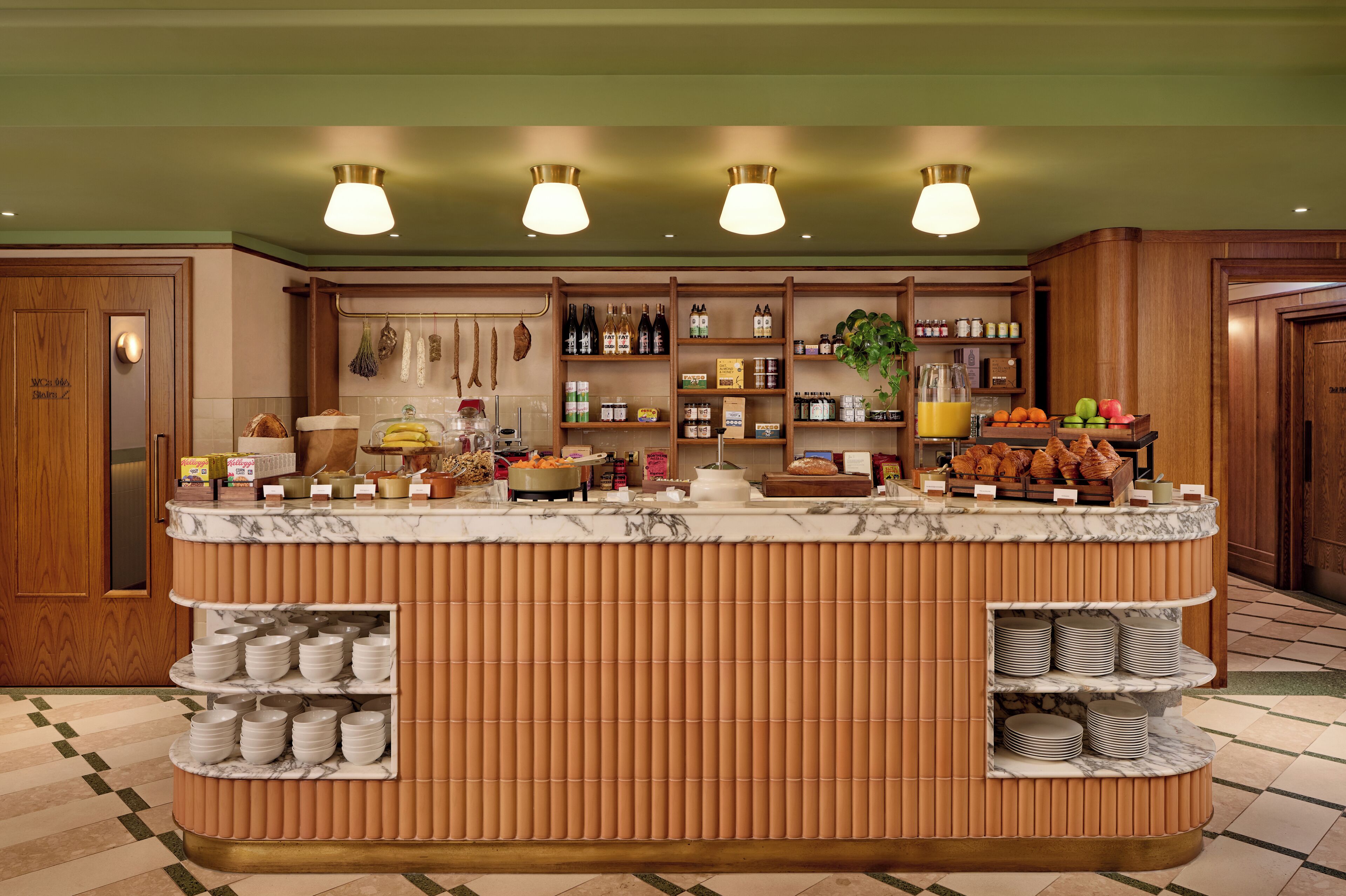 Petit déjeuner buffet (27 GBP par personne)