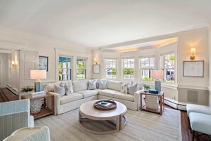 TV, offices - Estate with Private pool, tennis court, and playground! (Harwich)