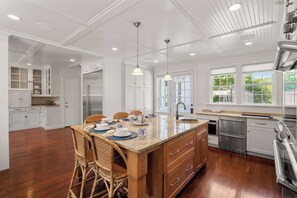 Fridge, microwave, oven, stovetop - Estate w/ Private pool, tennis court, playground! (Harwich)