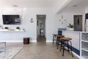 Apartment - Peaceful Beach Oasis With Free Parking (Hollywood)