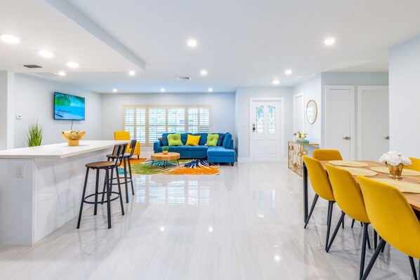 4 bedrooms - Villa 4BR Villa Private Pool BBQ Area Near Beach (Margate)