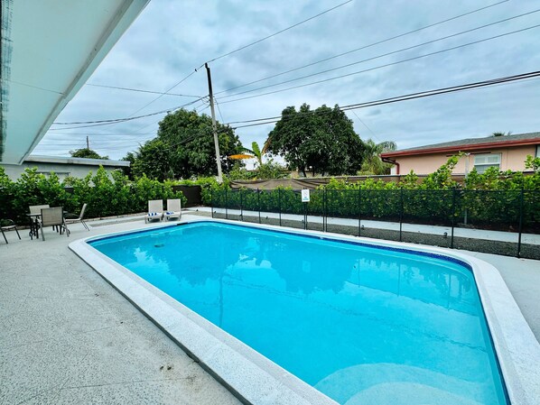 Pool - Tropical Villa King Bed Pool Top Location (Fort Lauderdale)