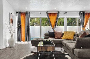 5 bedrooms - Spacious Home With Heated Pool (Miami Gardens)