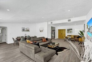 5 bedrooms - Spacious Home With Heated Pool (Miami Gardens)