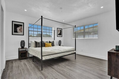 寬敞的家配有恆溫泳池