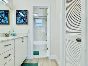 Apartment | 1 bedroom - Waterfront 1BR Parking Walk to the Beach (North Miami Beach)