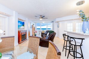 Apartment | 2 bedrooms - Beachfront Escape Pool Stunning Beach Views (Fort Lauderdale)