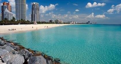 Tropical House Pool Table Jacuzzi Nearby Beach