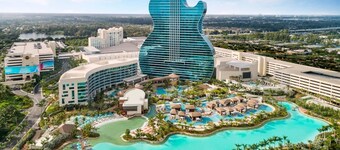 Beachside Bliss Lush Private Pool BBQ King Bed