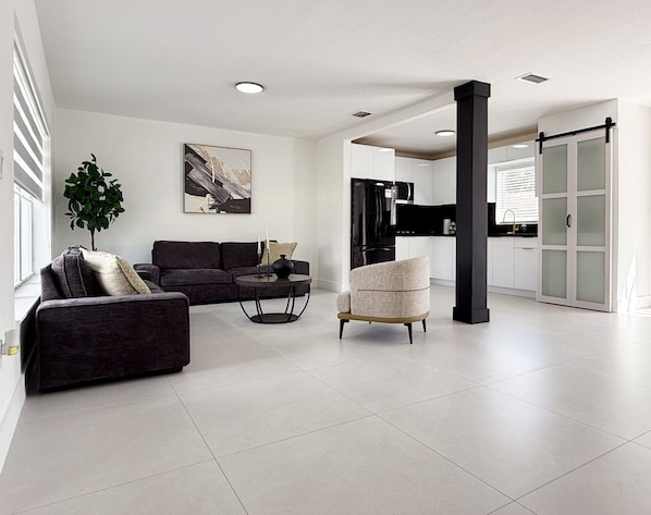 Villa | 5 bedrooms - NEW Luxury 5BR Villa Private Pool BBQ Game Room (Miami Gardens)