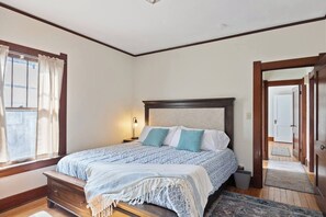 4 bedrooms, travel cot, free WiFi, bed sheets - Your new favorite charming four-bedroom home located in the heart of sweet Laramie, WY (Laramie)