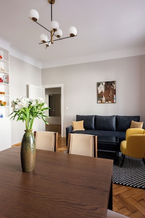 apartman, kilátással a városra | Nappalirész