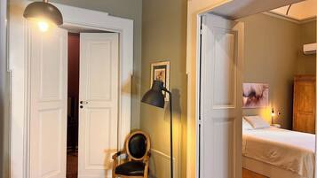 3 bedrooms, desk, iron/ironing board, travel crib