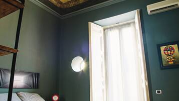 3 camere, una scrivania, ferro/asse da stiro, culla da viaggio