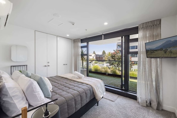 2 habitaciones, tabla de planchar con plancha, wifi y ropa de cama 