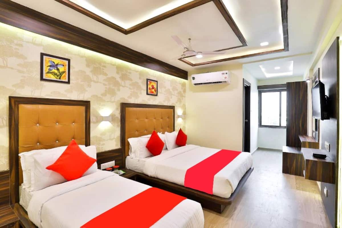 Classic Double Room, Multiple Bedrooms, City View | Free WiFi, bed sheets