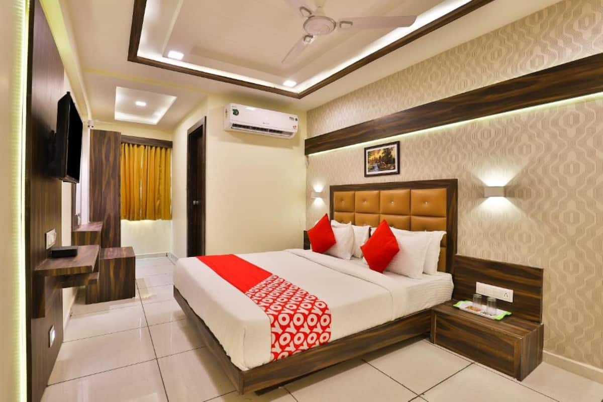 Deluxe Double Room, City View | Free WiFi, bed sheets