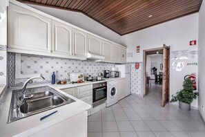 Fridge, microwave, oven - Villa Rum Cay (Albufeira)