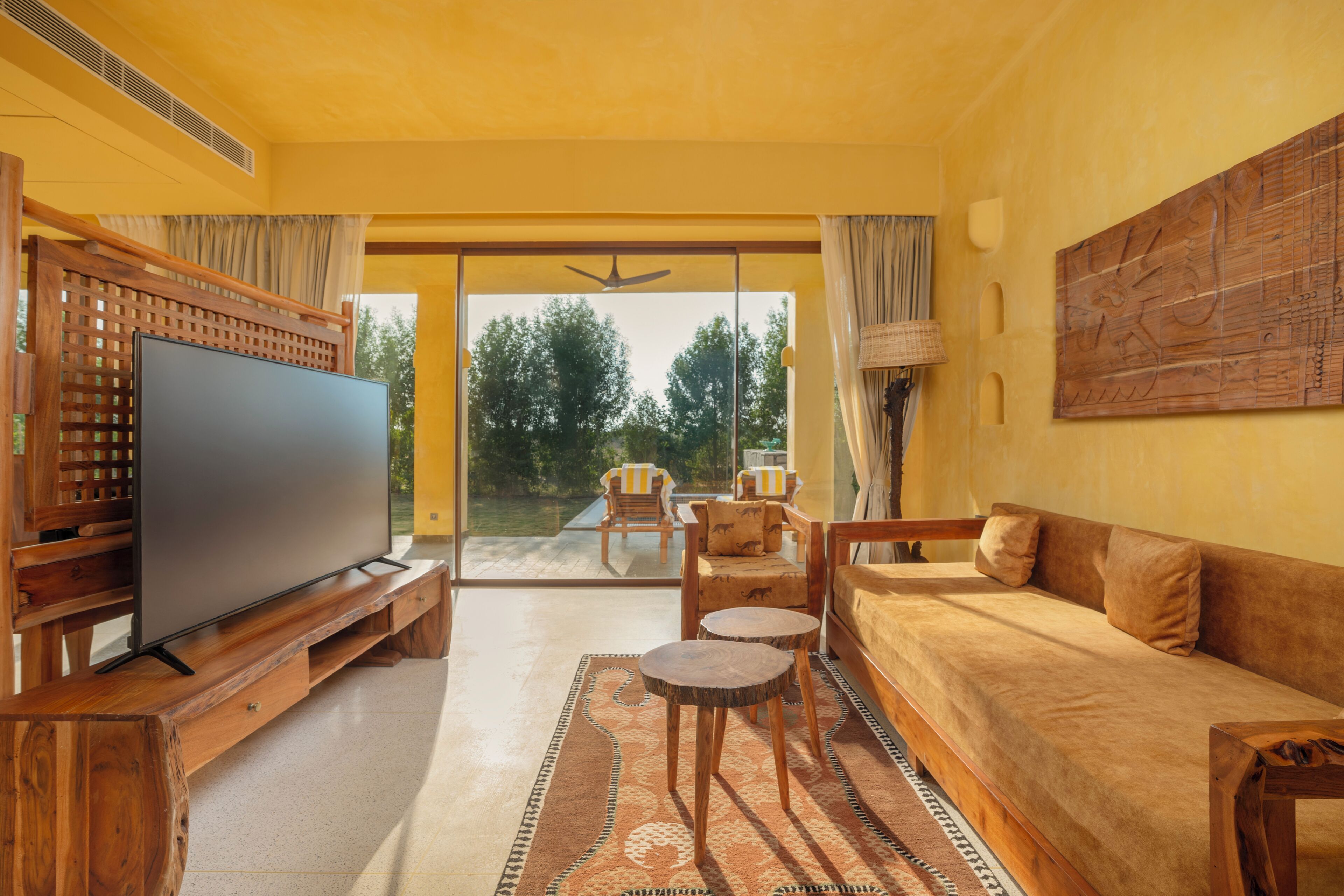 Luxury-Villa | Wohnbereich | 55-Zoll-Smart-TV mit Kabelempfang