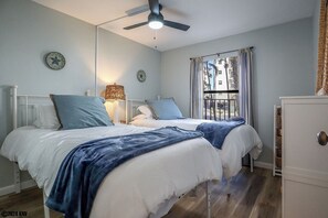2 bedrooms, Internet, bed sheets - Fun In Sun On A Budget! 2B/2B Condo w/ Pool & Tennis! Walk to Beach! EC513 (Fort Myers Beach)