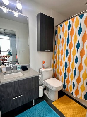 Hårføner og håndklær