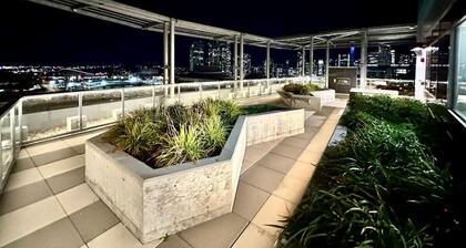 InfinityNest: Chic downtown escape/ stunning views