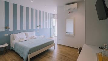 Double Room, Sea View | Desk, laptop workspace, blackout drapes, soundproofing