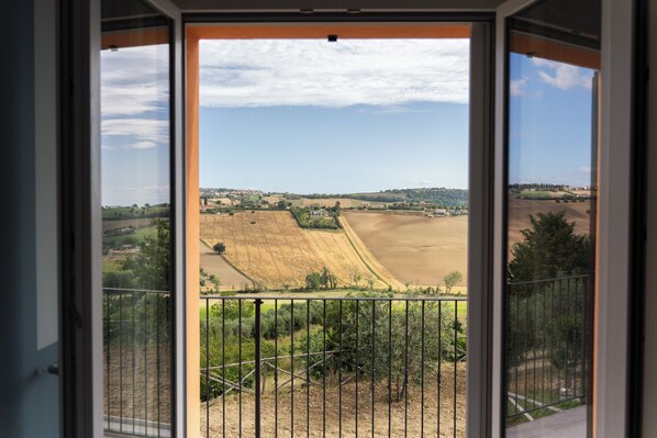 Double Room, Sea View | Desk, laptop workspace, blackout drapes, soundproofing