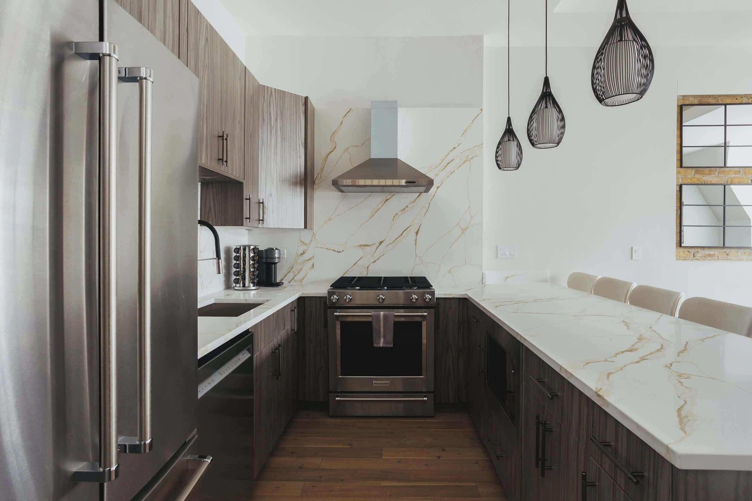 Refrigerador, microondas, horno y parrilla de estufa 