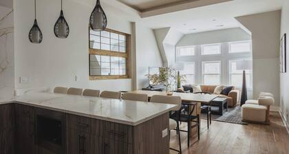 Luxury Designer Penthouse|Private Deck|Gold Coast