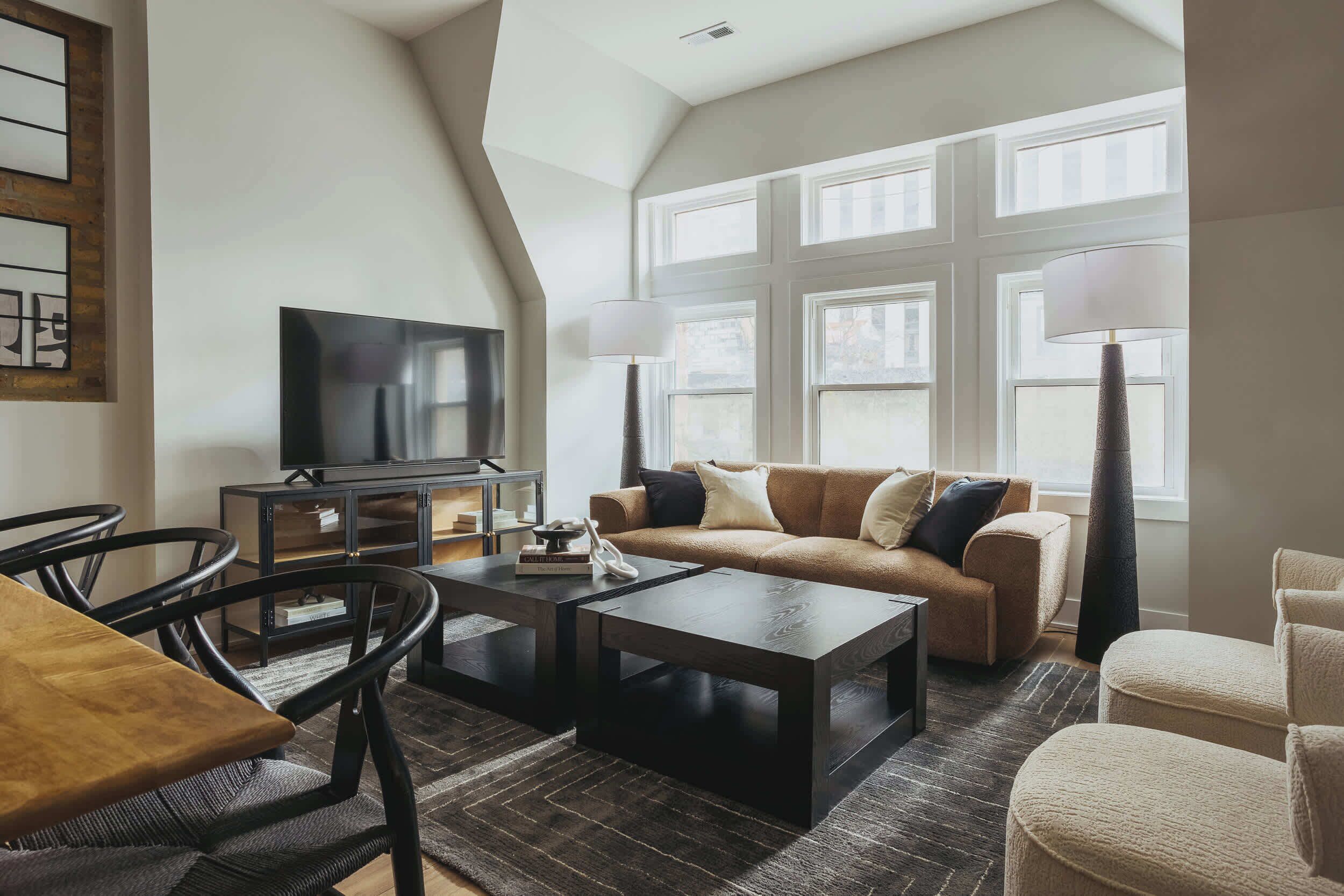 Televisión, estéreo y oficina 