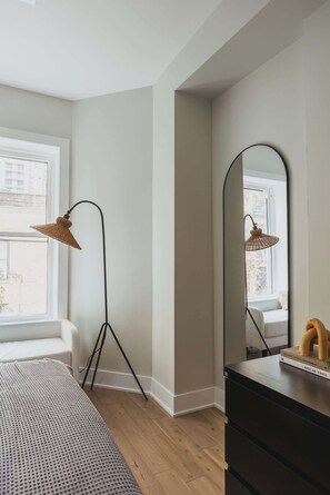 3 室のベッドルーム、デスク、アイロン / アイロン台、旅行用ベビーベッド