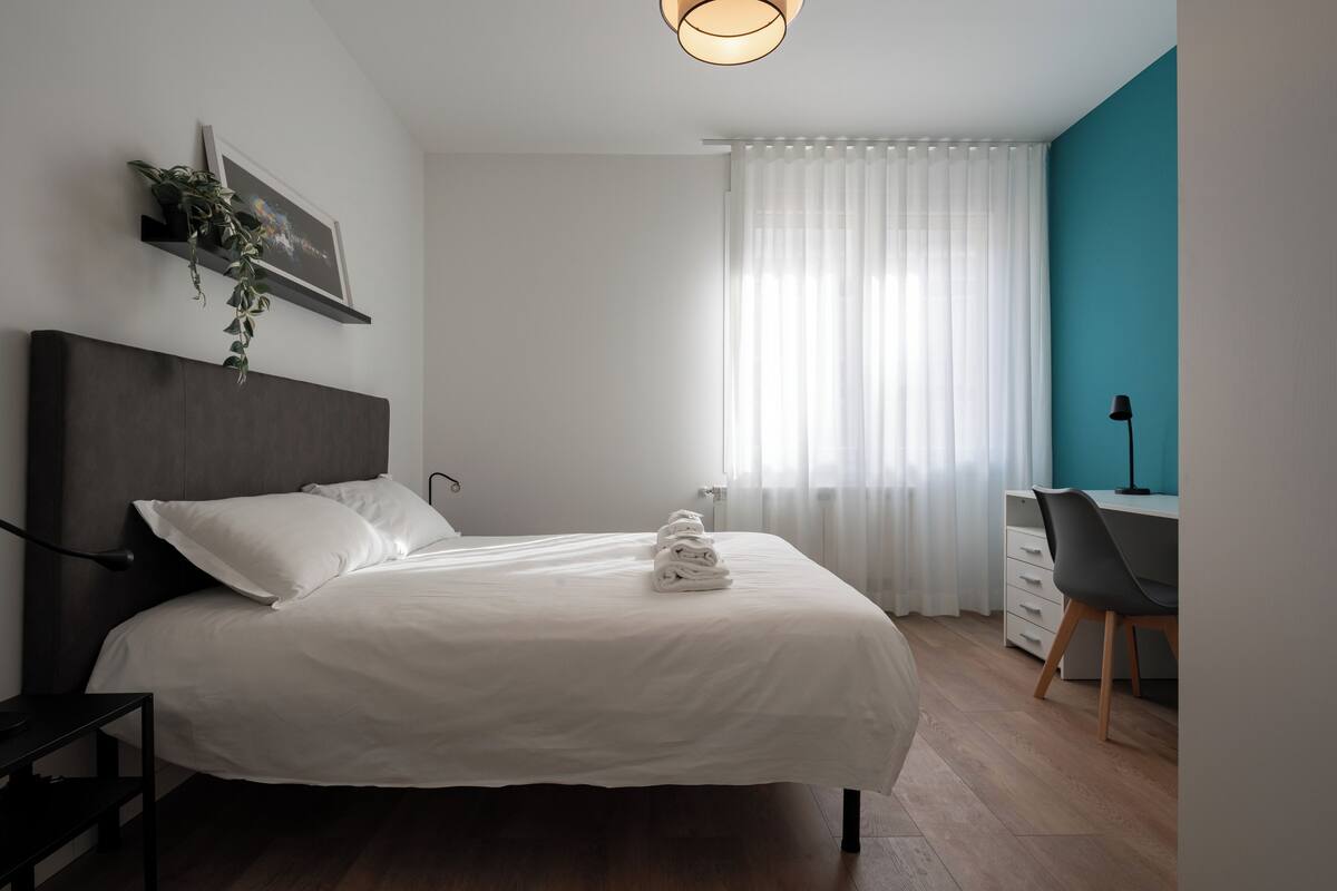2 bedrooms, desk, iron/ironing board, free WiFi